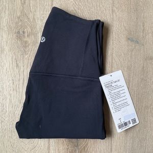 Unlimit *keyhole 25” black size 2 lululemon nwt